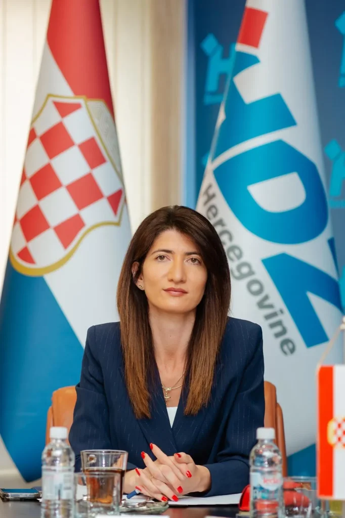 DARIJANA FILIPOVIĆ NAJAVILA ZAOKRET U PREDSJEDNIŠTVU BIH I Š0KIRALA IZJAVOM! OVO JE PRVA ODLUKA PREMA MUSLIMANIMA KOJU ĆU ….